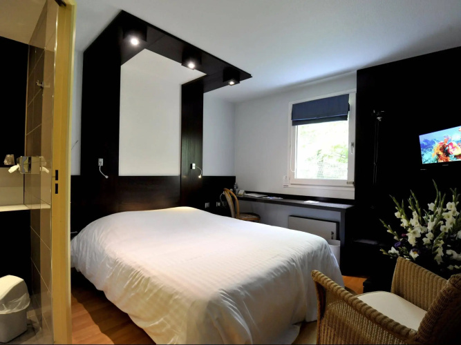 Cottage Hotel