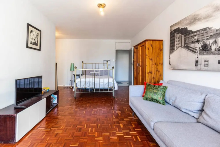 Secure Studio Apartment. With Mountain Views and a Pool