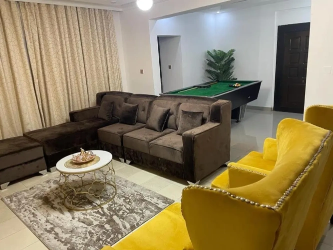 3 Bedrooms Apartment