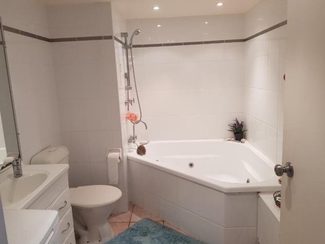 2 Bedrooms Quadruple Apartment