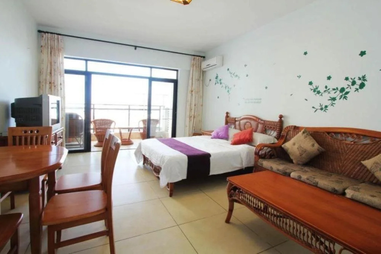 Golden Phoenix Apartment
