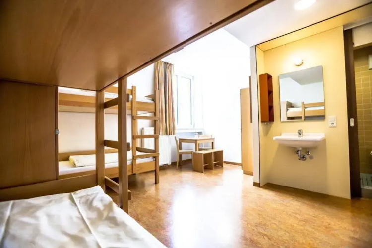 DJH Garmisch- Partenkirchen - Hostel