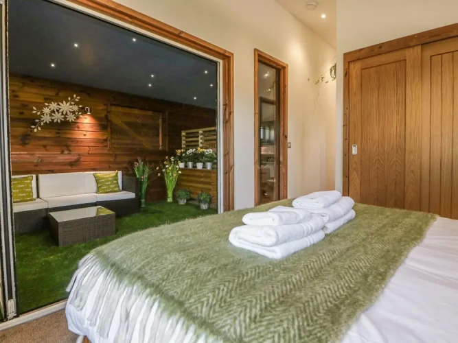 9 Meadow Retreat