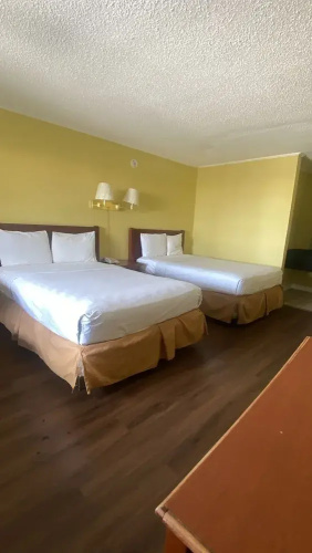Evergreen Plaza Inn
