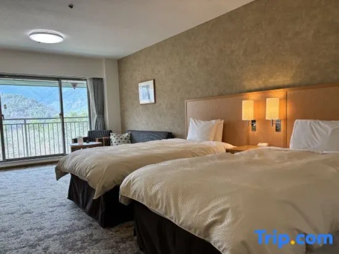 Standard Twin room with garden view
