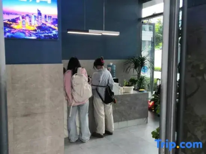 JunCeng City Hotel