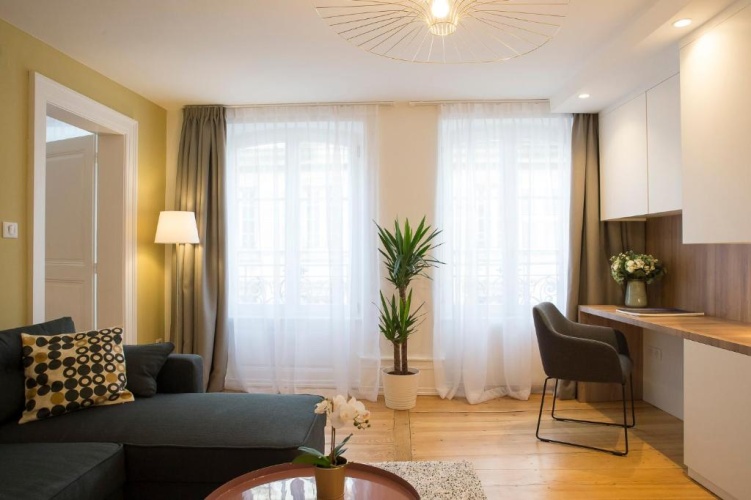 Deluxe Apartment