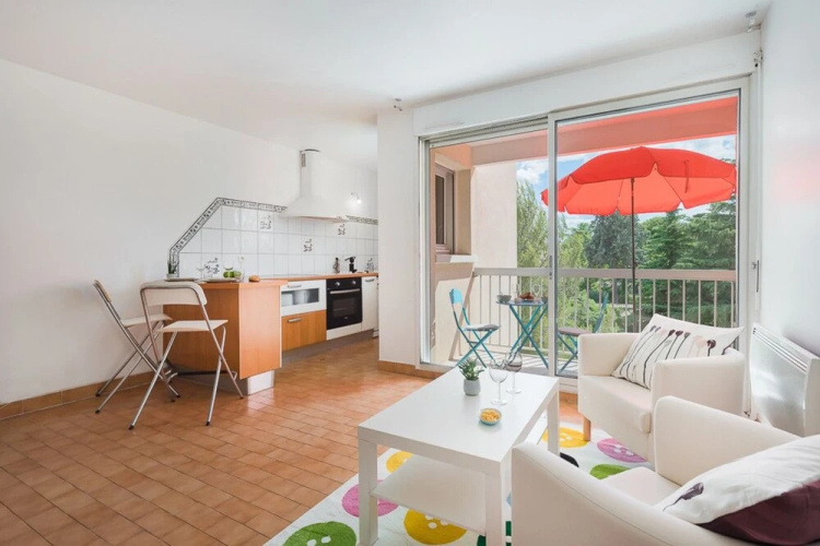 Charming Studio Close to the Train Station