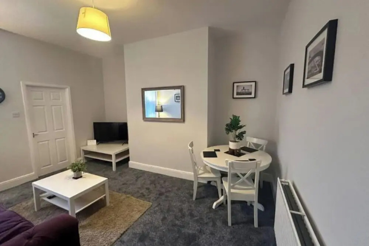 Apartment - Sleeps 3 - Pet Friendly - Parking