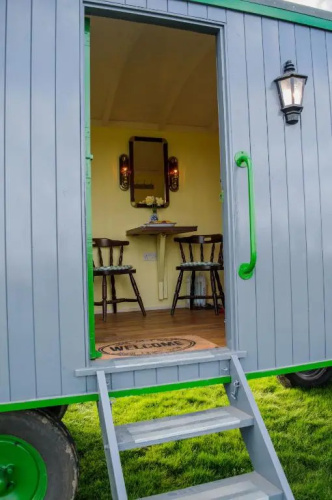 Shrublands Farm Shepherd's Hut