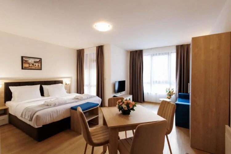 Green Wood Hotel