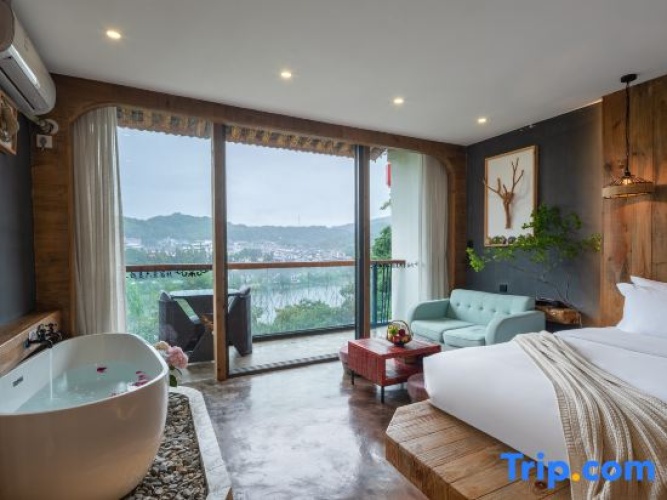 Standard Family room with lake view