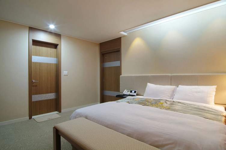 The Class 300 Hotel and Condominium