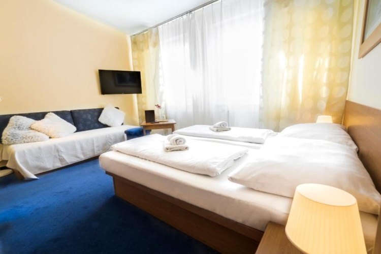 Standard Triple room with balcony