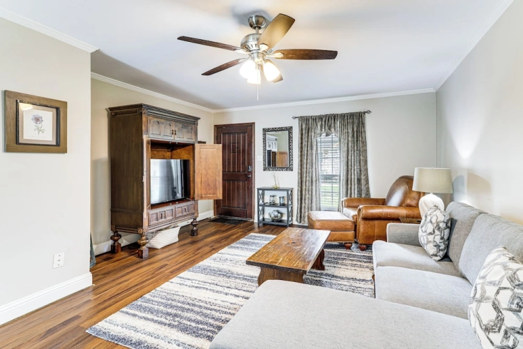 2 Bedrooms Apartment