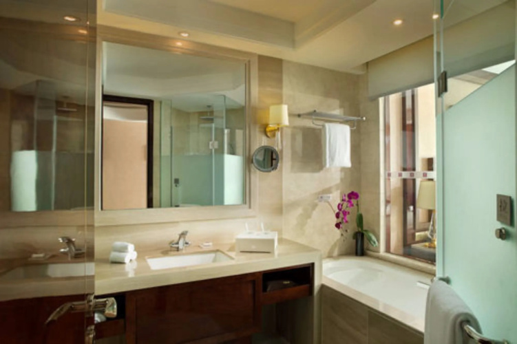 Embassador International Hotel