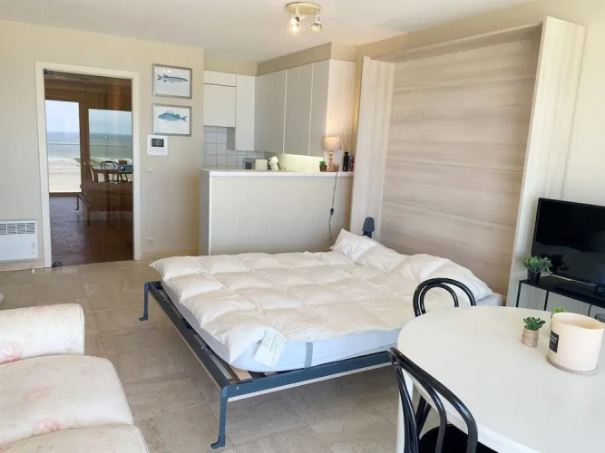 Beachside Stay With Views