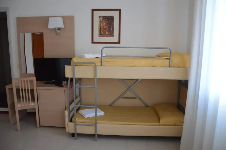 1 Bedroom Standard Quadruple room with balcony