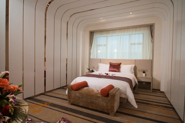 Pinnacle Art Hotel