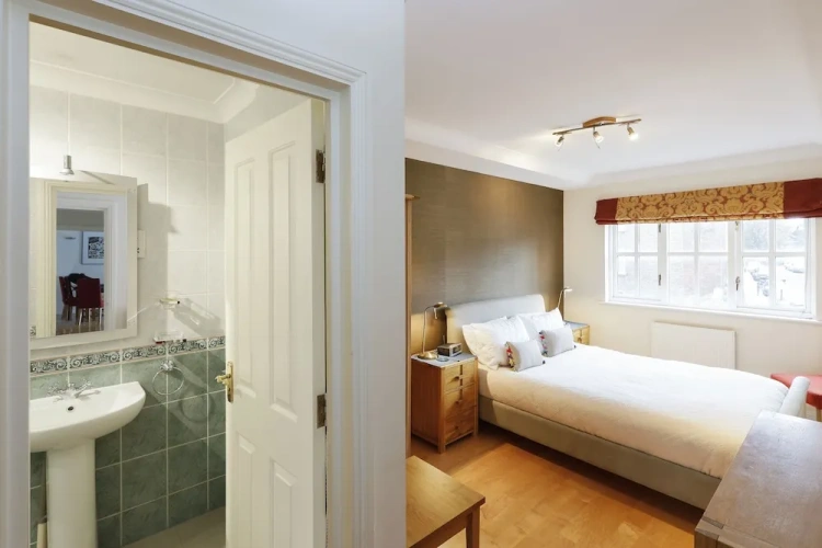 2 Bedrooms Apartment