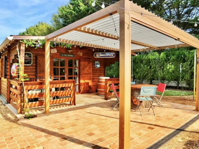 Economy Family Cottage with pool view