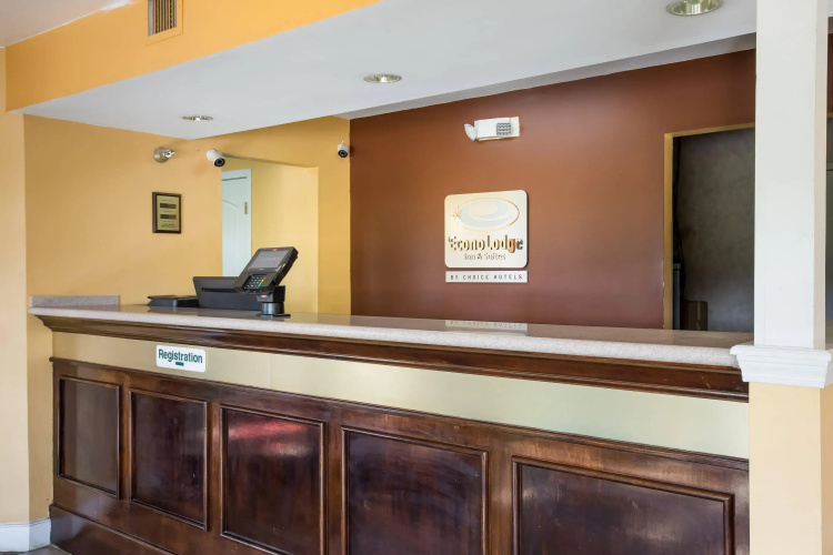 Econo Lodge Inn & Suites Brooks - Louisville South