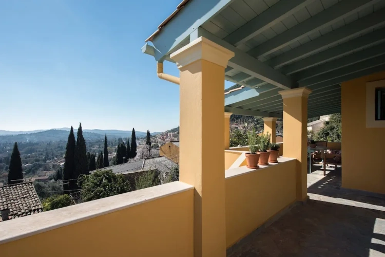 Apartment with balcony