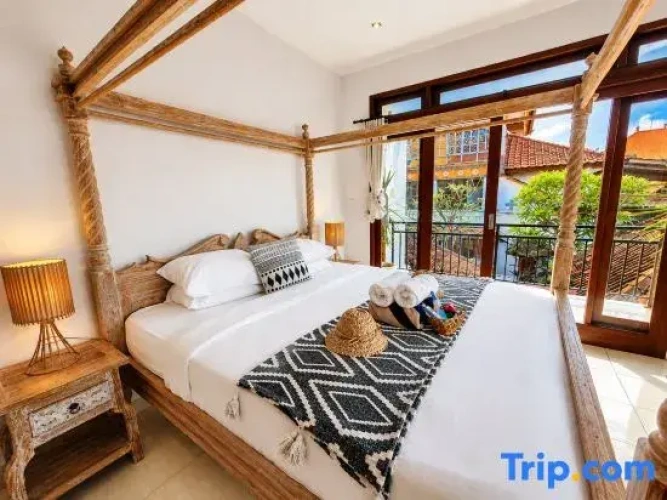 5 Bedrooms Double Family Villa