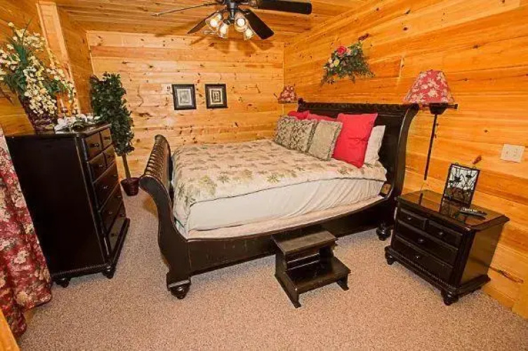 Harrisons Hideout by Sugar Maple Cabins