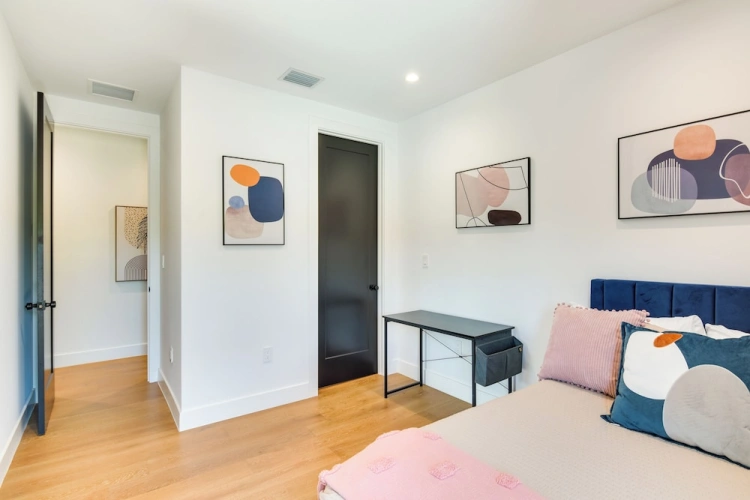 3 Bedrooms Apartment
