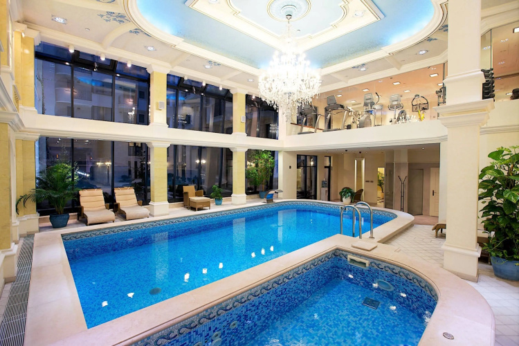 Queen's Court Hotel & Residence photo 20