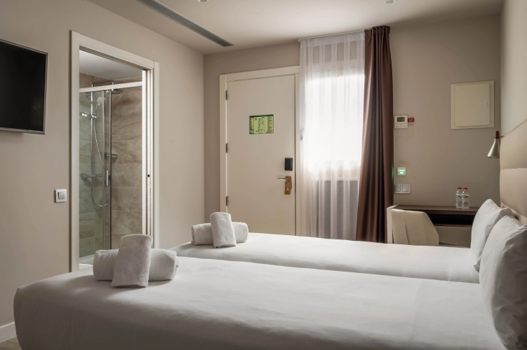 Arya Stadium Hotel