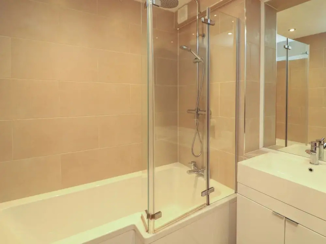 3 Hamstone Court