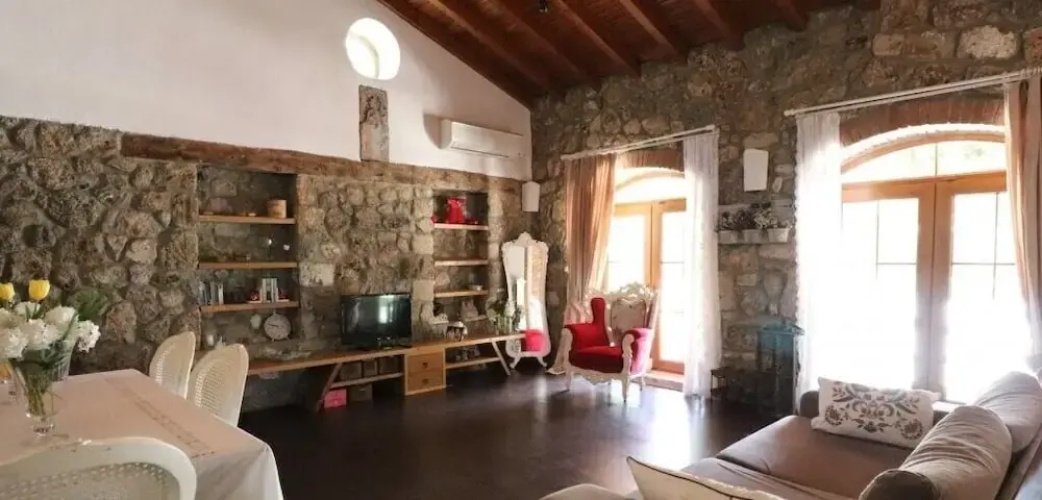 Villa BLN1 by JoyLettings