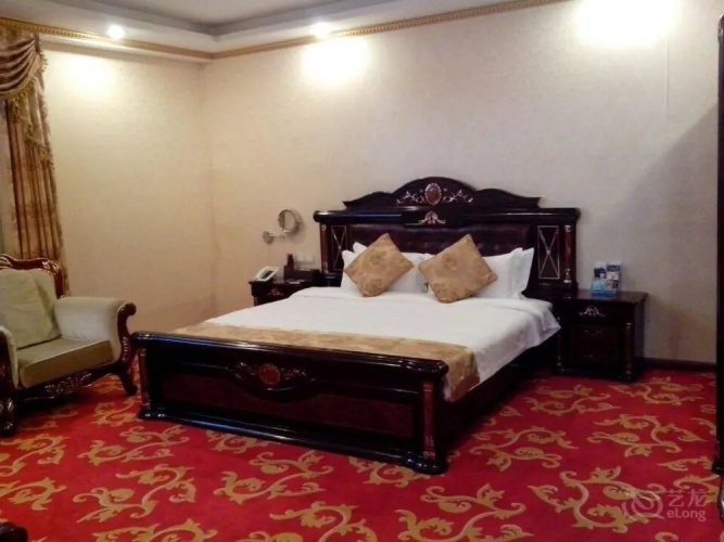 Yanji Changbaisong Hotel