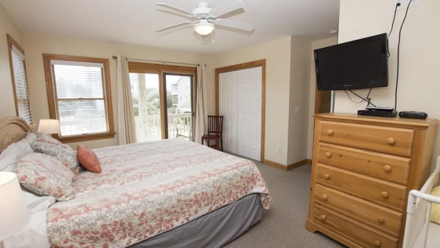 Hook, Line & Skipper - 6 Br Home