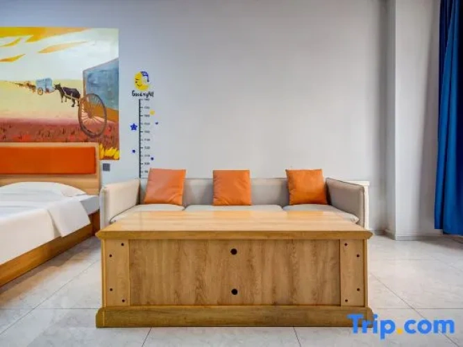 Deluxe Quintuple Family Suite
