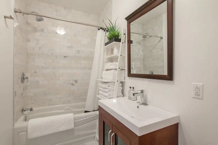 LMVR - LuxApt 3 - 7 bedrooms 2 bathrooms