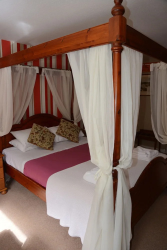 Achness Hotel