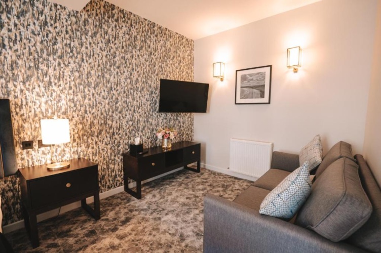 Deluxe Family Suite