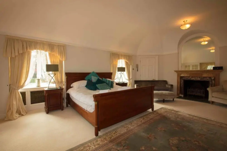 Sunningdale Mansion