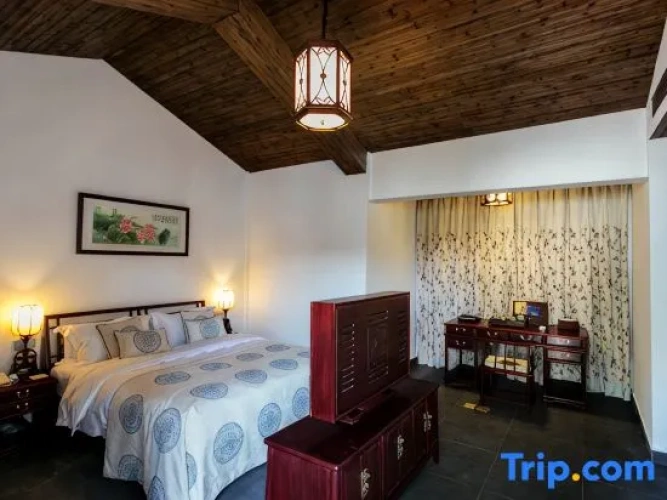 Standard Double room with courtyard view