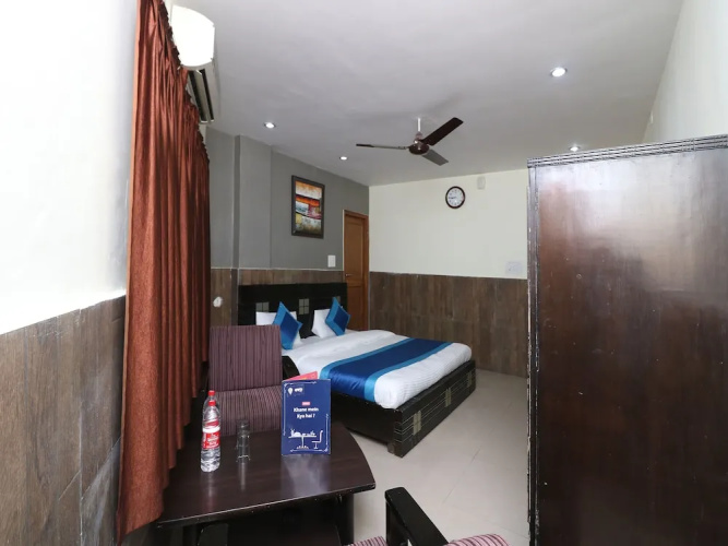 OYO 9848 Hotel Dev Palace