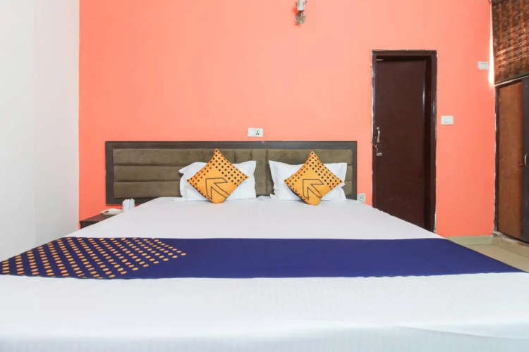 Goroomgo Viren Pacific Agra