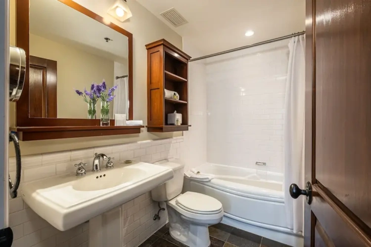 3 Bedrooms Suite with courtyard view