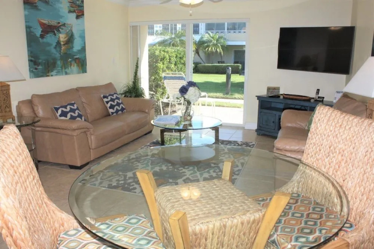 Jamaica Royale 003 - 1 Br Condo
