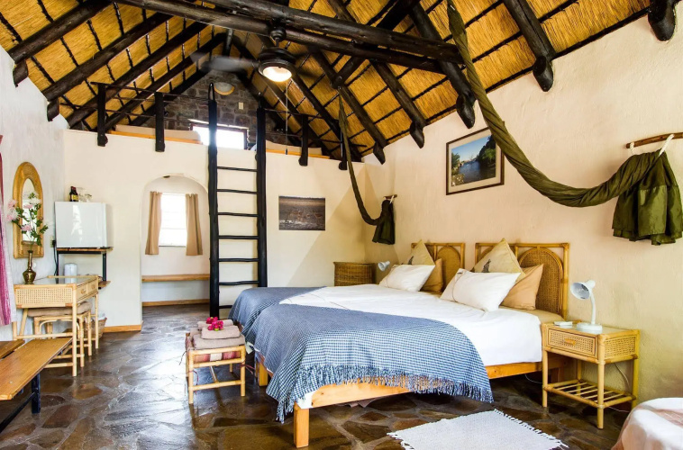 Etusis Lodge