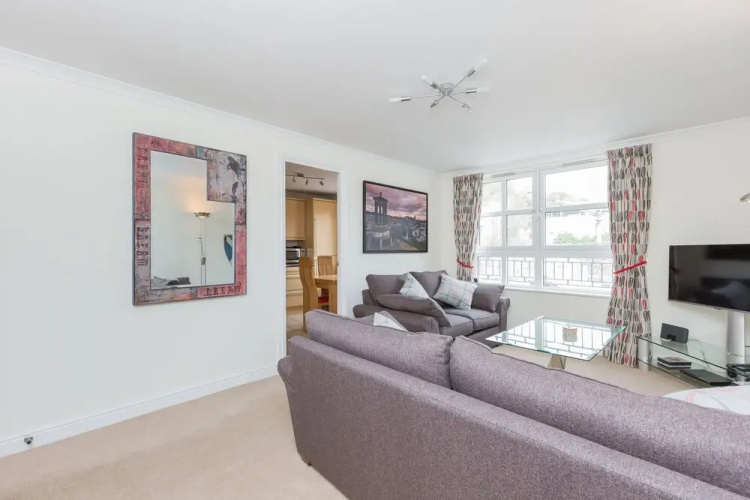 388 Old Tolbooth Wynd Apartment 2