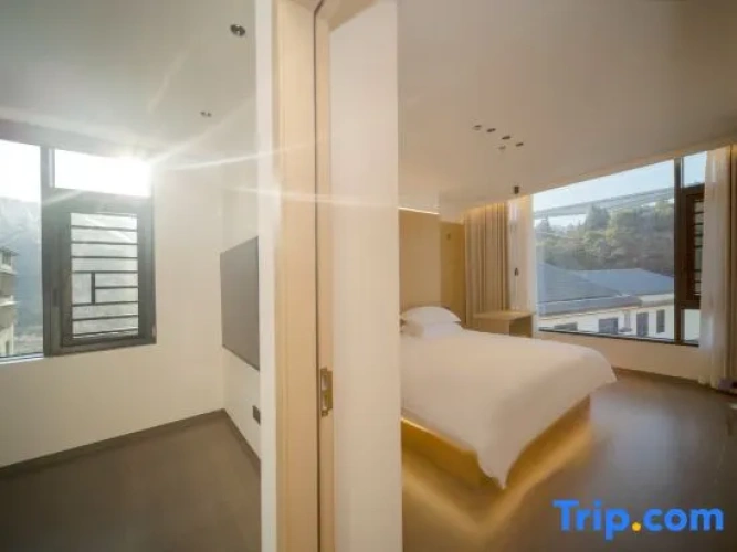 1 Bedroom Deluxe Suite