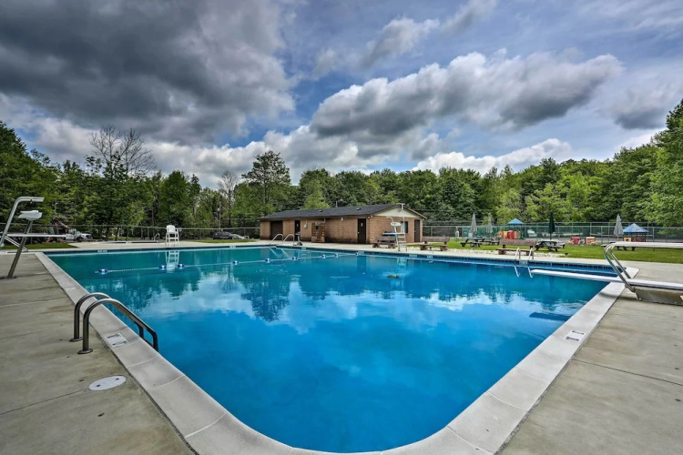 Deck & Fire Pit: Pocono Lake Home Near Skiing!
